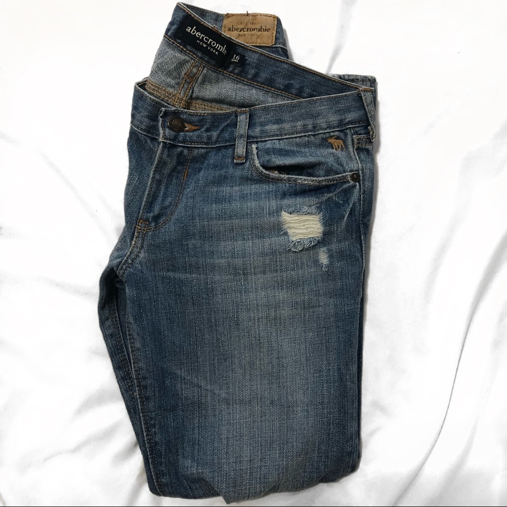 Abercrombie & Fitch ripped capri jeans
